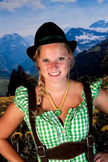 Dirndl-Fotoshooting_Jutta-Waldhelm